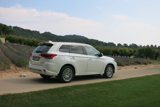 מיצובישי אאוטלנדר PHEV מיצובישי אאוטלנדר PHEV